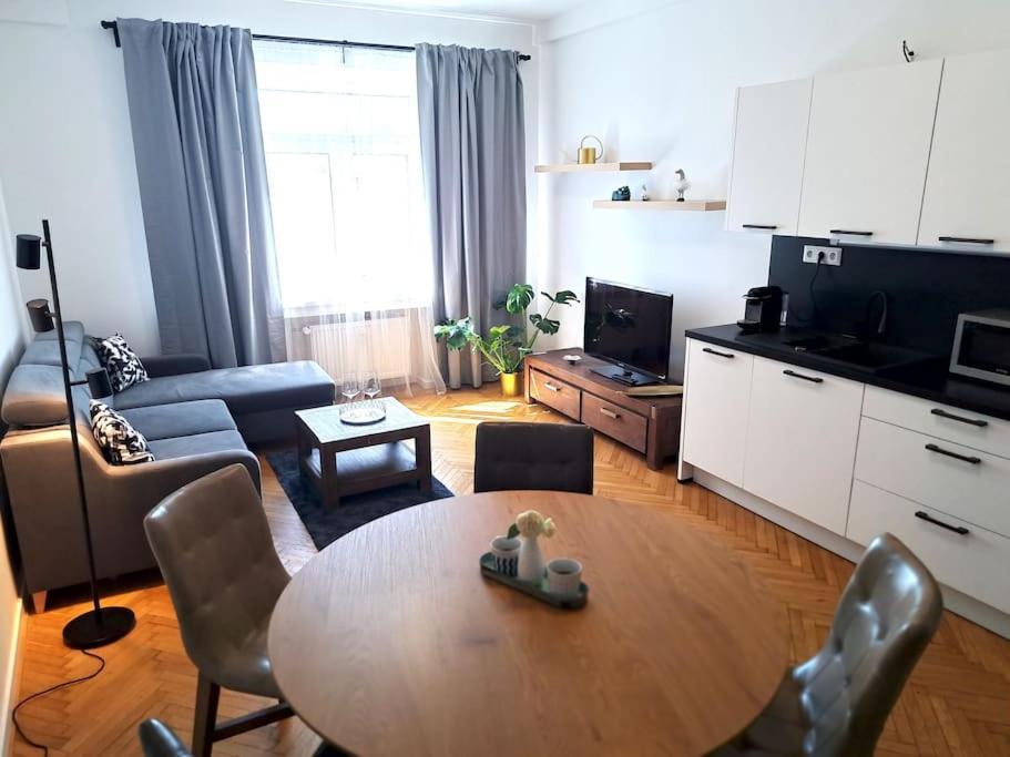 Amazing Castle View Apartment บราติสลาวา ภายนอก รูปภาพ